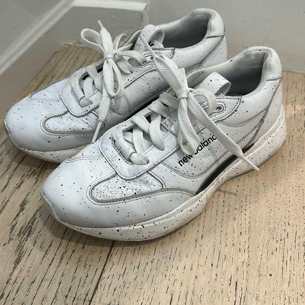 NEW BALANCE SNEAKERS